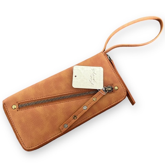 🆕 FREE PEOPLE: Distressed Vegan Leather Wallet - Picture 4 of 12